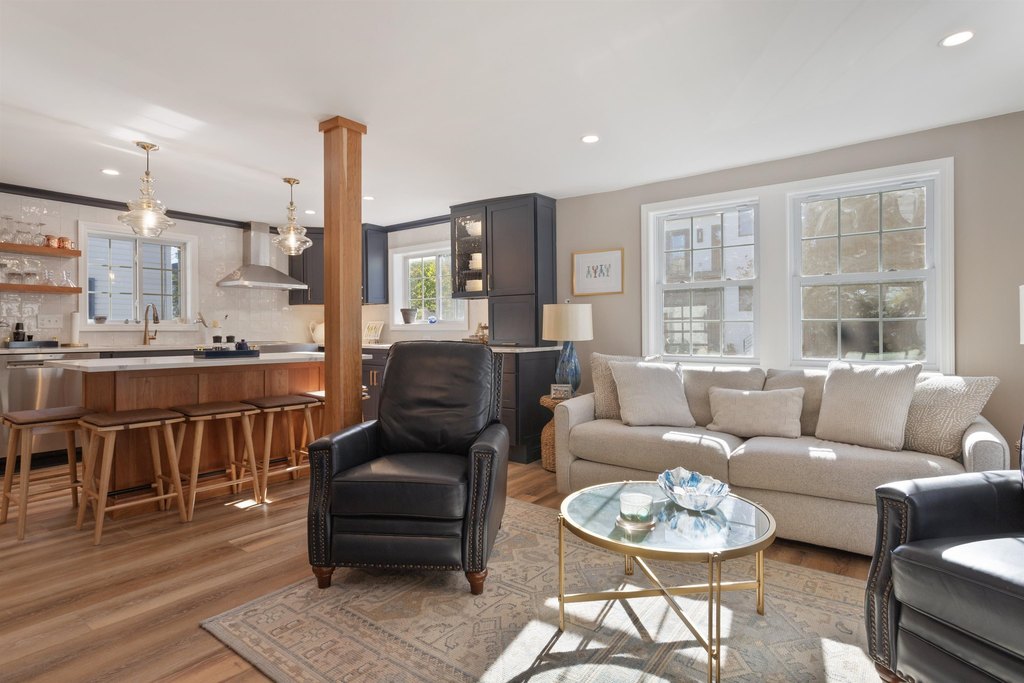 Portsmouth, New Hampshire, 03801, United States, 3 Bedrooms Bedrooms, ,2 BathroomsBathrooms,Residential,Forsale,2002416