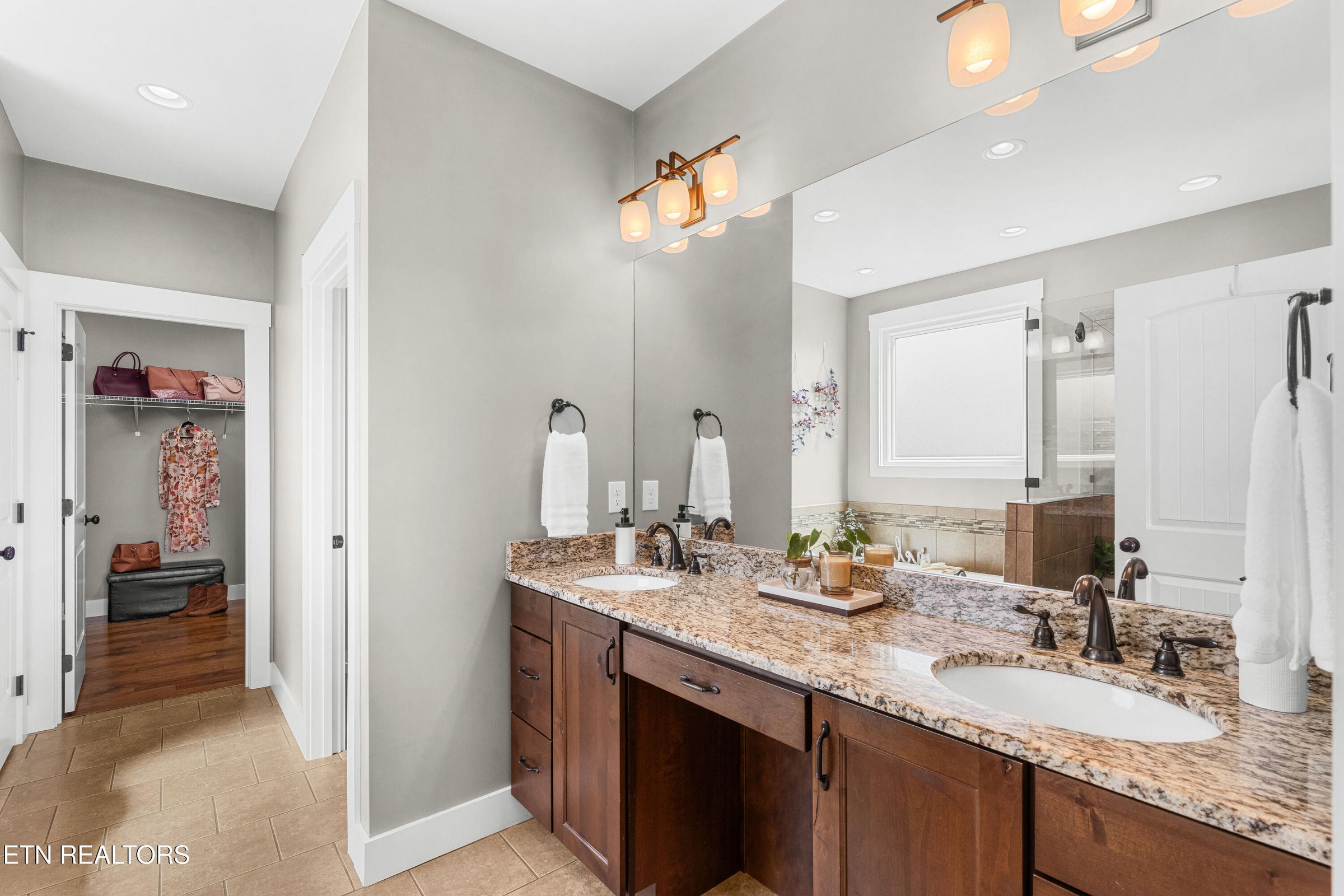 Maryville, Tennessee, 37804, United States, 4 Bedrooms Bedrooms, ,2 BathroomsBathrooms,Residential,Forsale,1973599