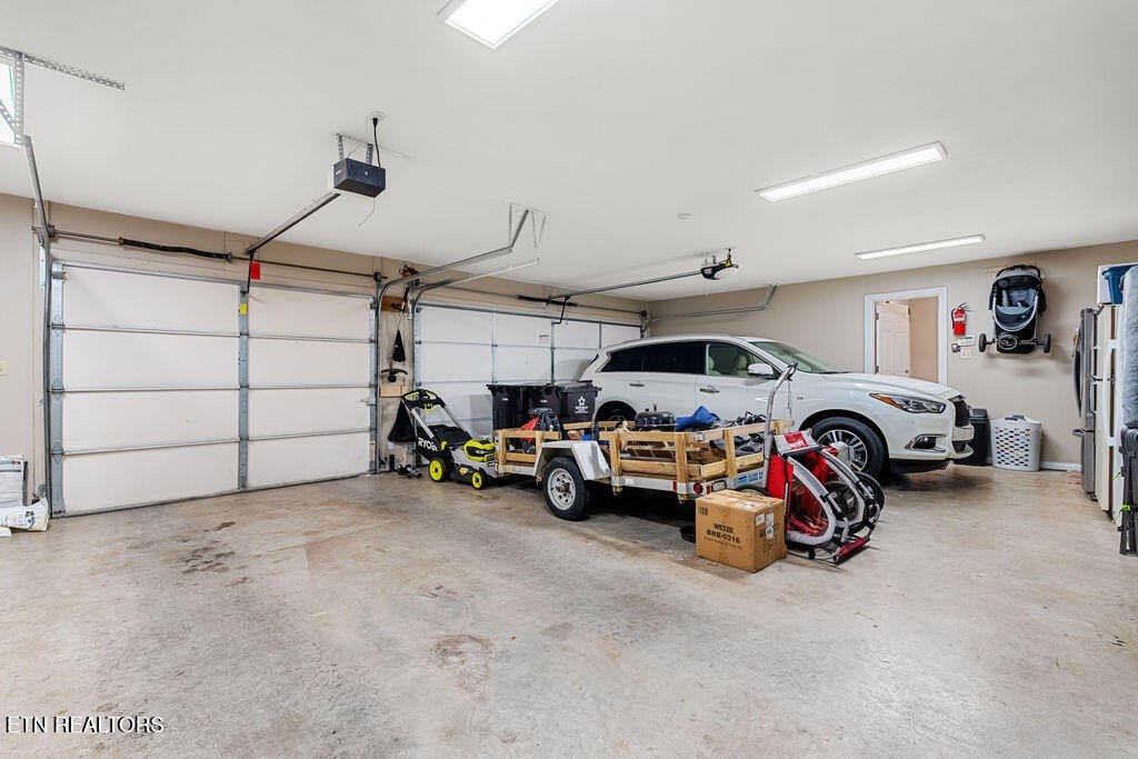 Loudon, Tennessee, 37774, United States, 4 Bedrooms Bedrooms, ,4.5 BathroomsBathrooms,Residential,Forsale,1973605