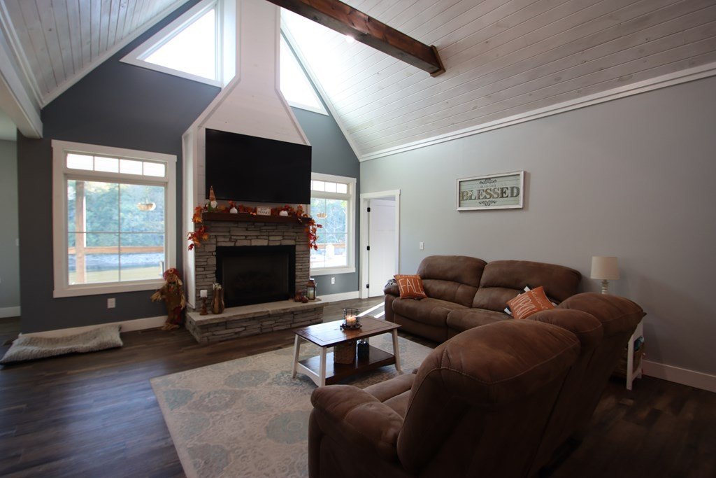 Walling, Tennessee, 38587, United States, 3 Bedrooms Bedrooms, ,2.5 BathroomsBathrooms,Residential,Forsale,1996612