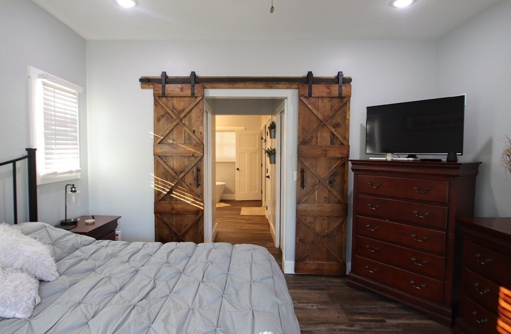 Walling, Tennessee, 38587, United States, 3 Bedrooms Bedrooms, ,2.5 BathroomsBathrooms,Residential,Forsale,1996612