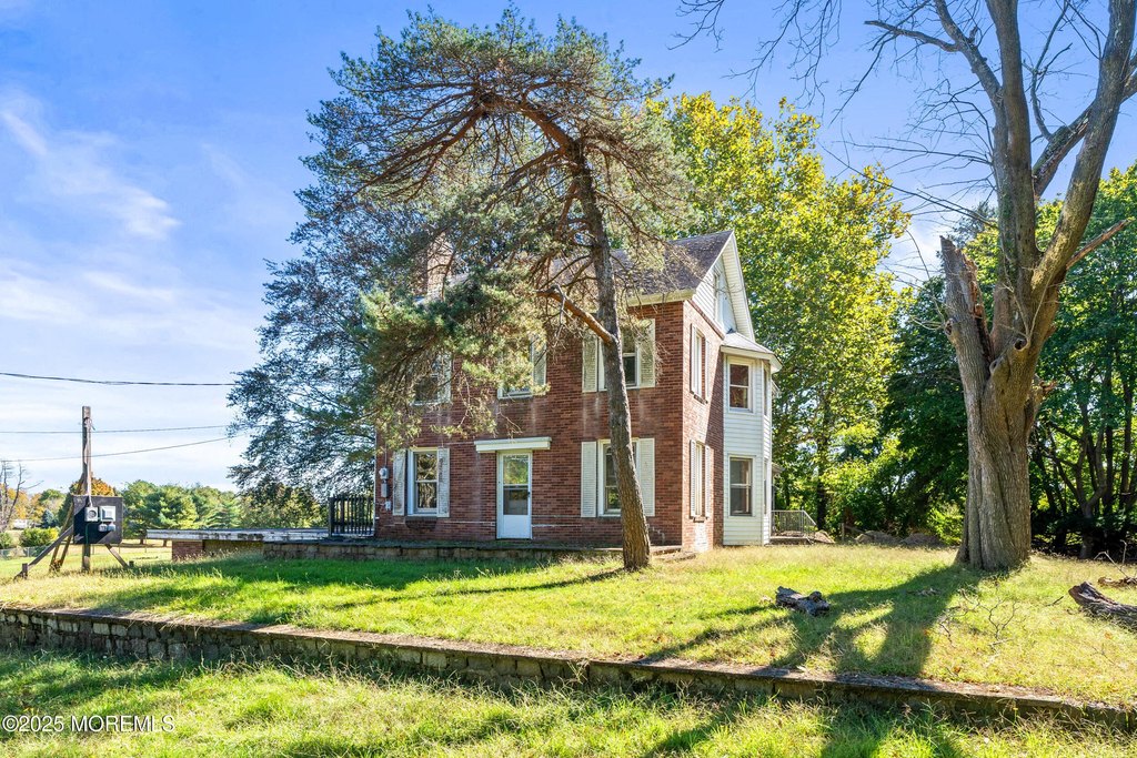 Eatontown, New Jersey, 07724, United States, 4 Bedrooms Bedrooms, ,2 BathroomsBathrooms,Residential,Forsale,1984569