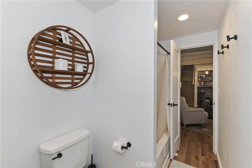 Lake Arrowhead, California, 92352, United States, 4 Bedrooms Bedrooms, ,2 BathroomsBathrooms,Residential,Forsale,2004074