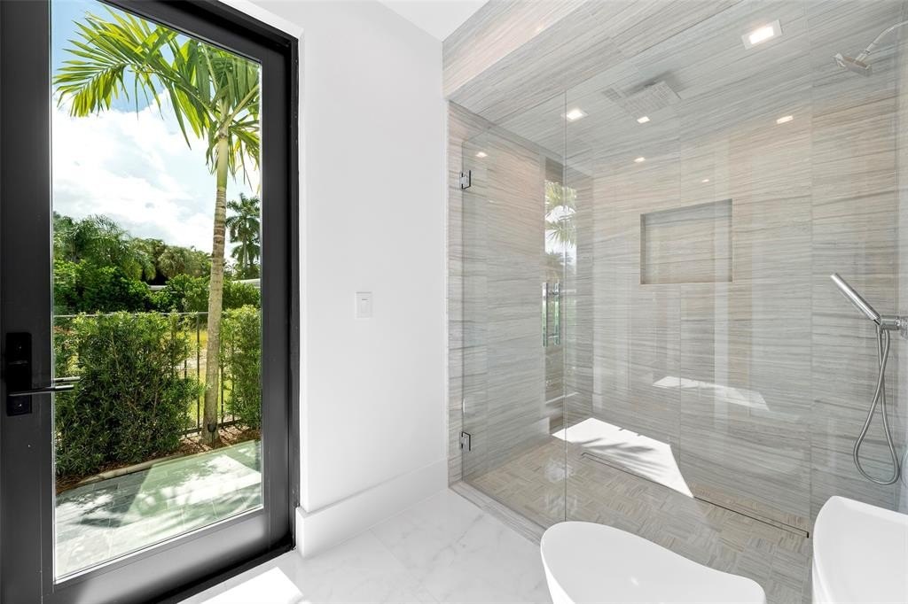 Fort Lauderdale, Florida, 33301, United States, 6 Bedrooms Bedrooms, ,5.5 BathroomsBathrooms,Residential,Forsale,1994100