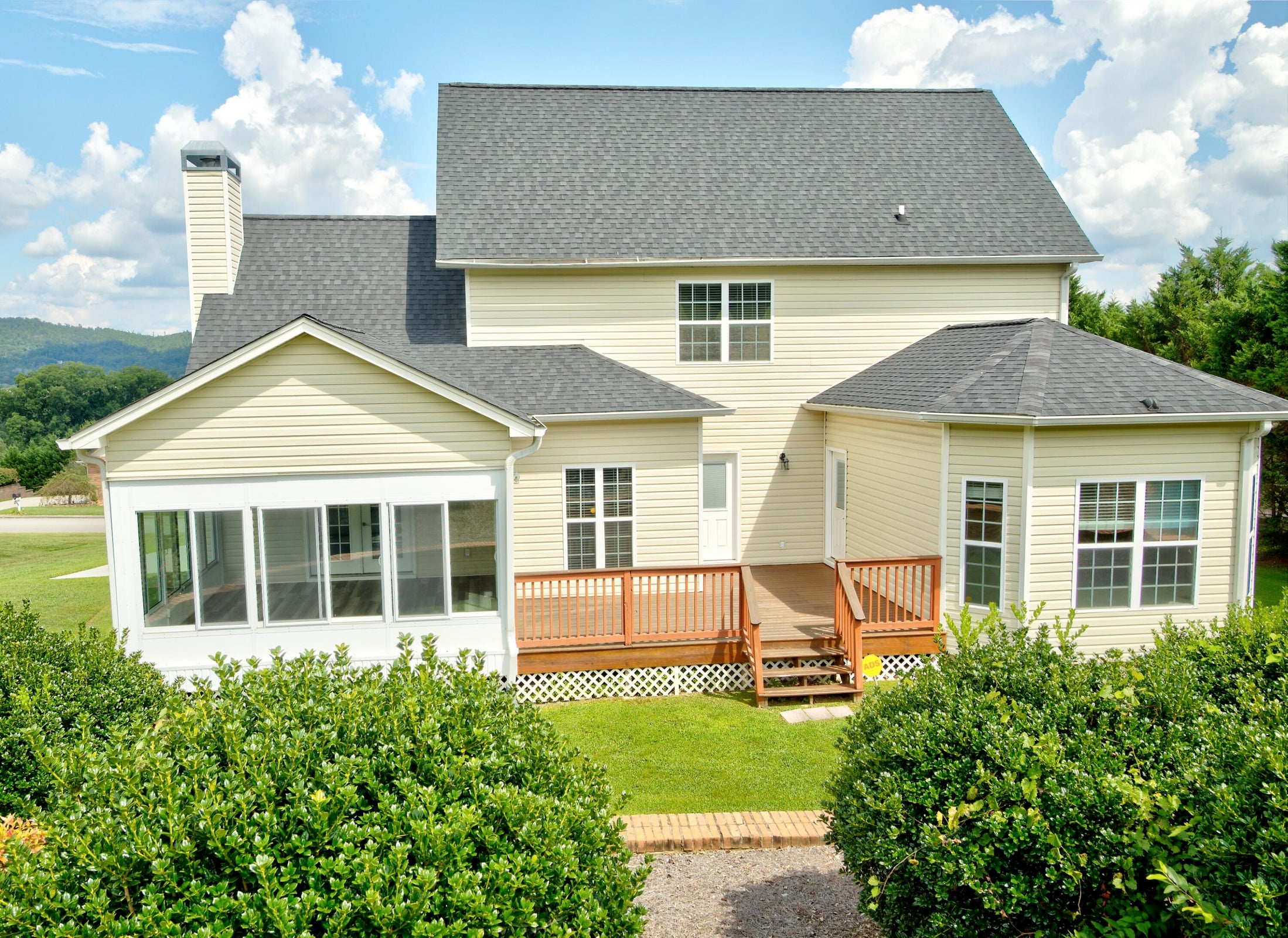 Ringgold, Georgia, 30736, United States, 3 Bedrooms Bedrooms, ,2 BathroomsBathrooms,Residential,Forsale,1995314