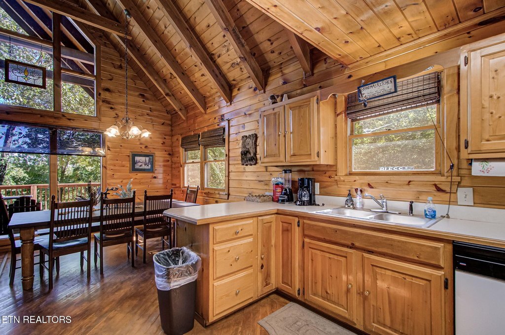 Sevierville, Tennessee, 37862, United States, 2 Bedrooms Bedrooms, ,3 BathroomsBathrooms,Residential,Forsale,1973611