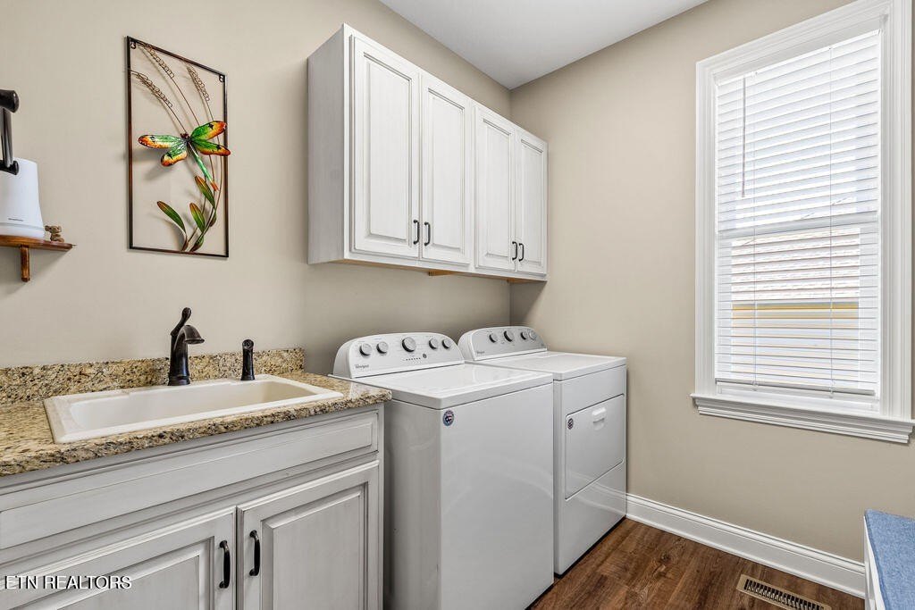 Loudon, Tennessee, 37774, United States, 3 Bedrooms Bedrooms, ,2 BathroomsBathrooms,Residential,Forsale,1999458