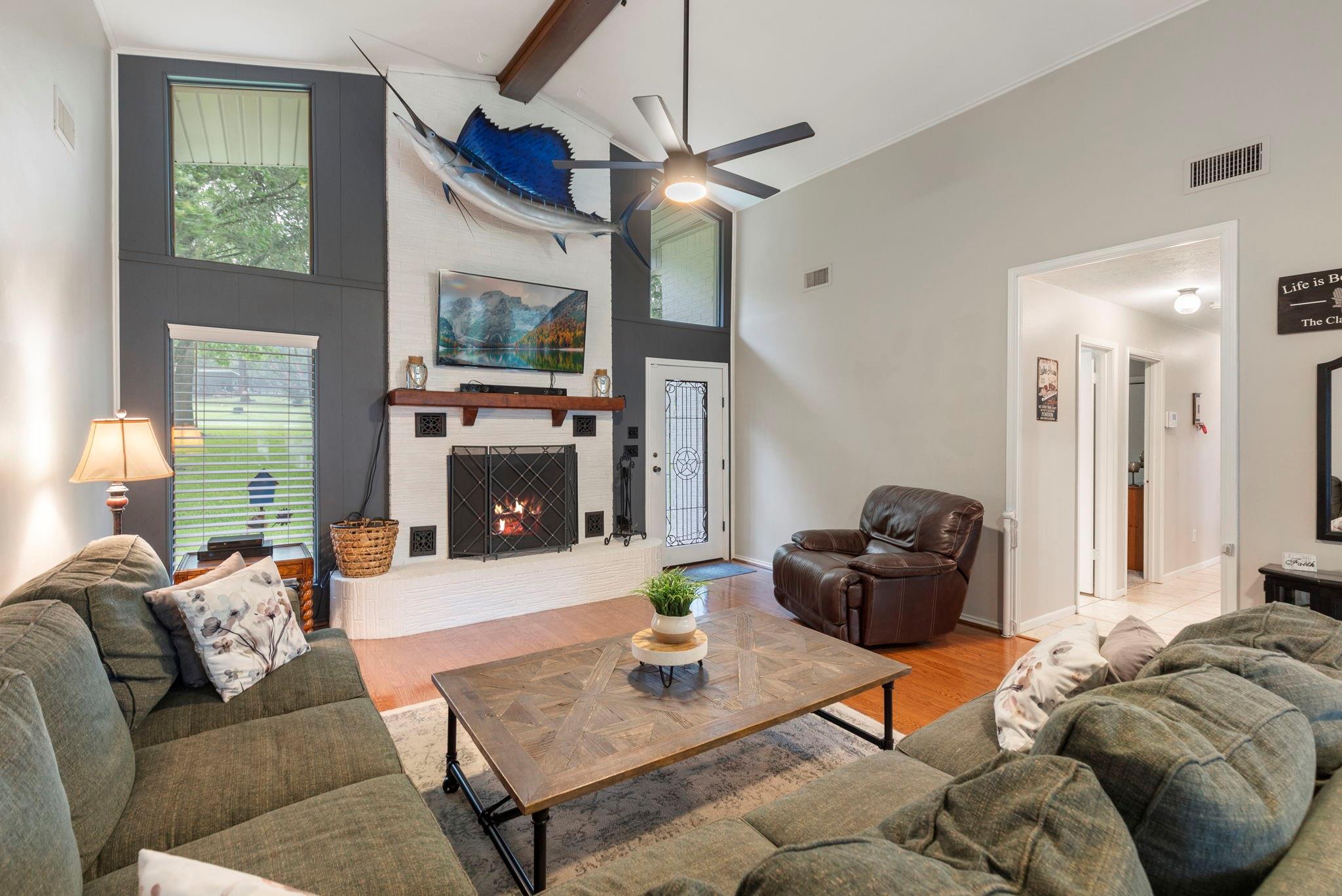 Huntsville, Texas, 77320, United States, 3 Bedrooms Bedrooms, ,3 BathroomsBathrooms,Residential,Forsale,1973441