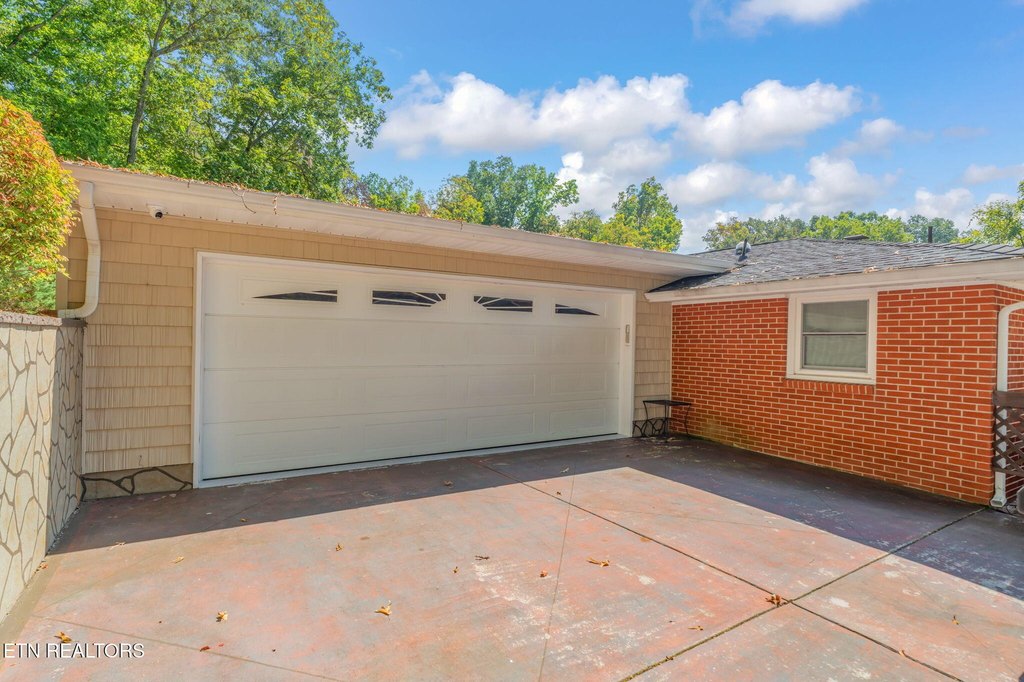 Lenoir City, Tennessee, 37772, United States, 3 Bedrooms Bedrooms, ,3 BathroomsBathrooms,Residential,Forsale,1973613