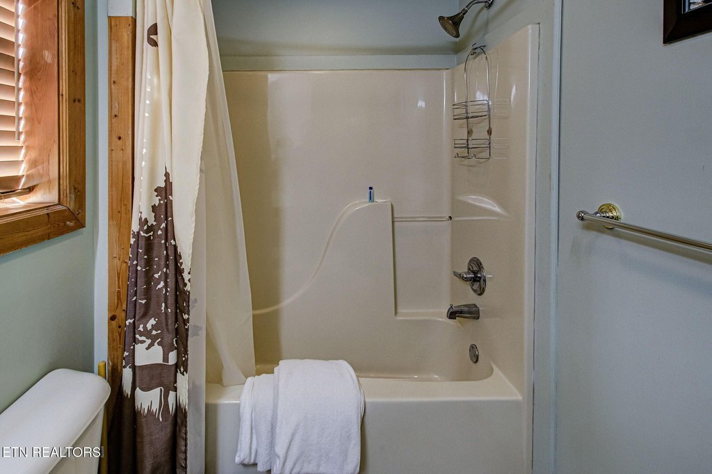 Sevierville, Tennessee, 37862, United States, 3 Bedrooms Bedrooms, ,3 BathroomsBathrooms,Residential,Forsale,1973612