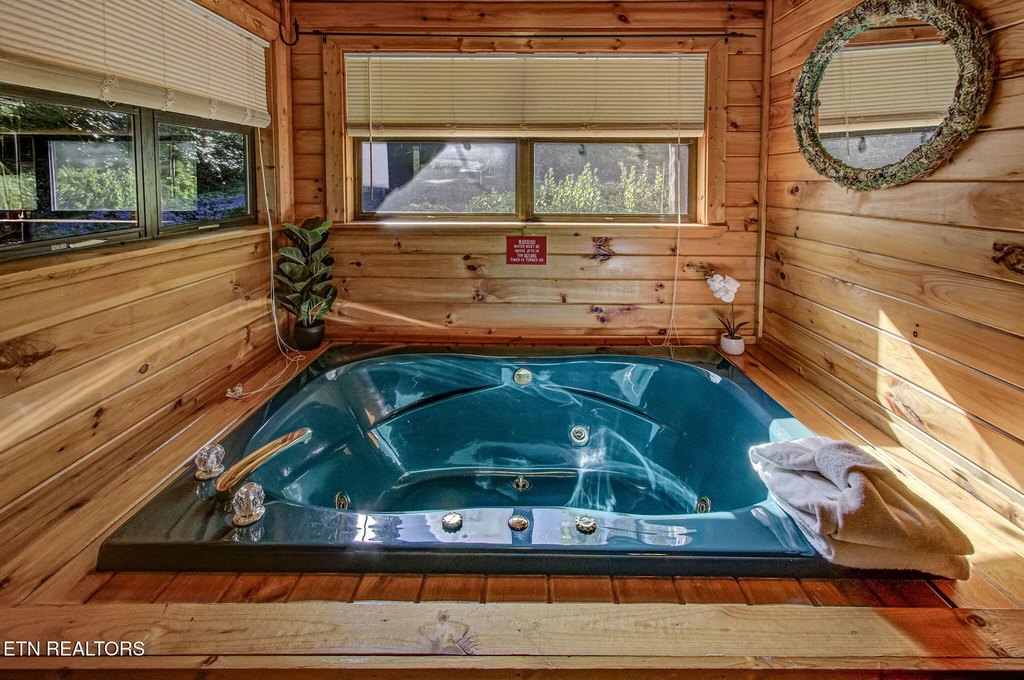 Sevierville, Tennessee, 37862, United States, 2 Bedrooms Bedrooms, ,3 BathroomsBathrooms,Residential,Forsale,1973610