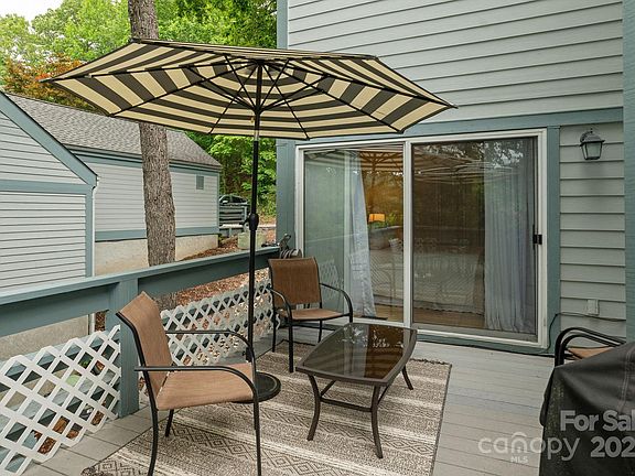 Flat Rock, North Carolina, 28731, United States, 3 Bedrooms Bedrooms, ,3 BathroomsBathrooms,Residential,Forsale,1985999