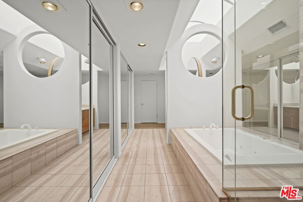 Malibu, California, 90265, United States, 4 Bedrooms Bedrooms, ,5 BathroomsBathrooms,Residential,Forsale,2001439