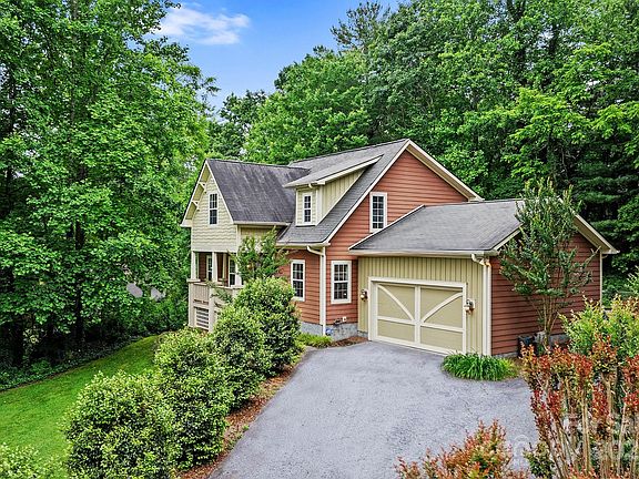 Hendersonville, North Carolina, 28739, United States, 3 Bedrooms Bedrooms, ,3 BathroomsBathrooms,Residential,Forsale,1986001