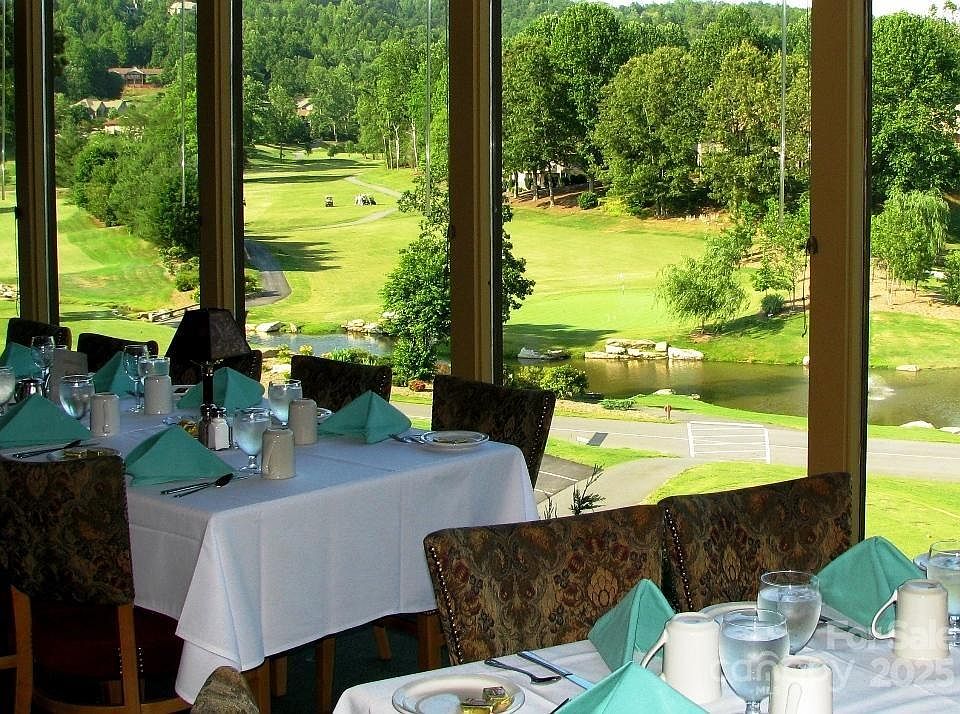 Hendersonville, North Carolina, 28739, United States, 3 Bedrooms Bedrooms, ,2 BathroomsBathrooms,Residential,Forsale,1986017