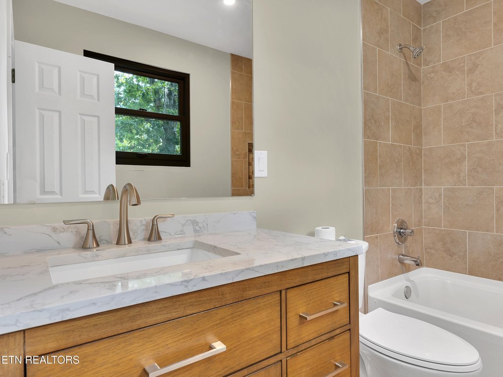 Crossville, Tennessee, 38572, United States, 3 Bedrooms Bedrooms, ,3 BathroomsBathrooms,Residential,Forsale,1959680