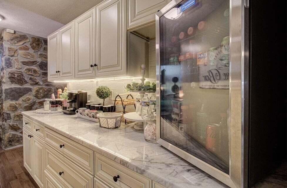 Newport, Tennessee, 37821, United States, 4 Bedrooms Bedrooms, ,3.5 BathroomsBathrooms,Residential,Forsale,1988741