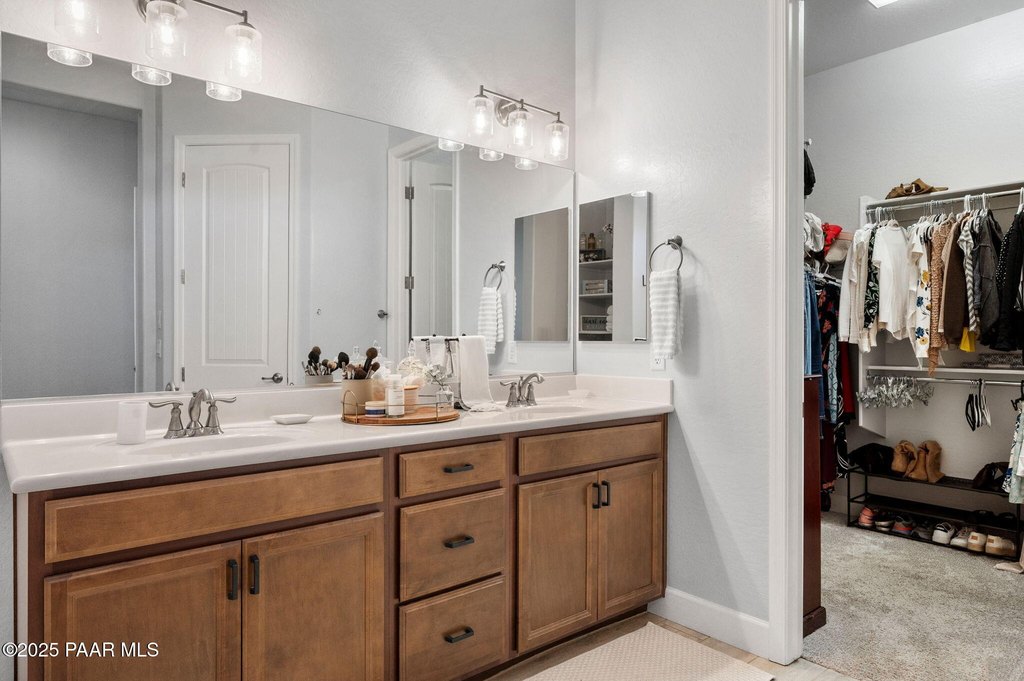 Prescott Valley, Arizona, 86315, United States, 3 Bedrooms Bedrooms, ,4 BathroomsBathrooms,Residential,Forsale,2011290