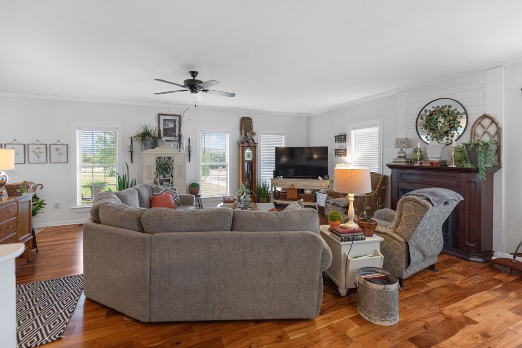 Sparta, Tennessee, 38583, United States, 3 Bedrooms Bedrooms, ,3 BathroomsBathrooms,Residential,Forsale,2010950