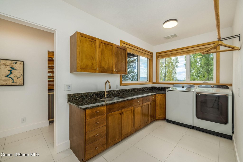 Coeur d'Alene, Idaho, 83814, United States, 4 Bedrooms Bedrooms, ,3 BathroomsBathrooms,Residential,Forsale,1960021