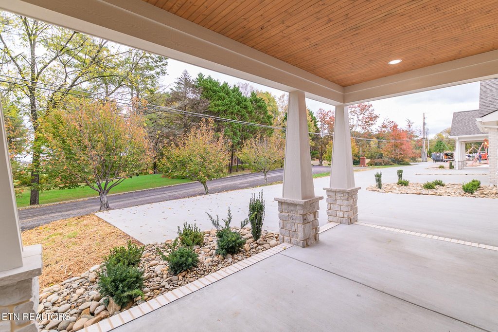 Clinton, Tennessee, 37716, United States, 3 Bedrooms Bedrooms, ,2 BathroomsBathrooms,Residential,Forsale,1999453