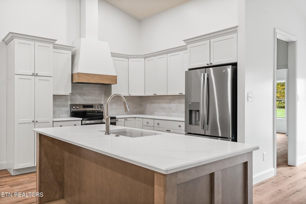 Clinton, Tennessee, 37716, United States, 3 Bedrooms Bedrooms, ,3 BathroomsBathrooms,Residential,Forsale,1999454