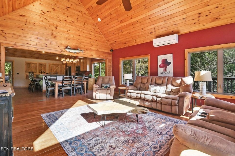 Jamestown, Tennessee, 38556, United States, 4 Bedrooms Bedrooms, ,3 BathroomsBathrooms,Residential,Forsale,2010942