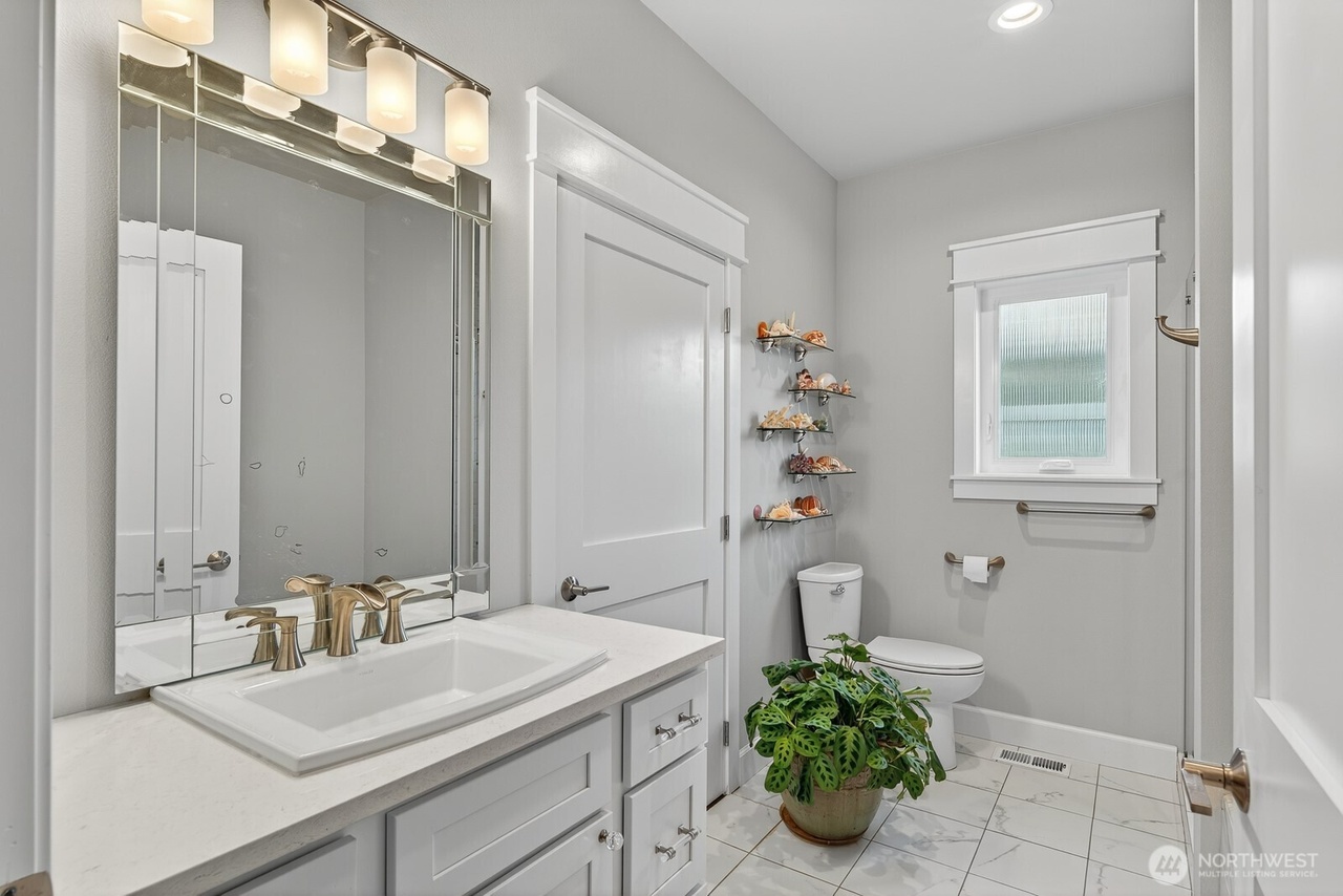 Anacortes, Washington, 98221, United States, 3 Bedrooms Bedrooms, ,2 BathroomsBathrooms,Residential,Forsale,1990713