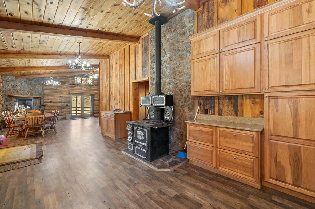 Custer, South Dakota, 57730, United States, 4 Bedrooms Bedrooms, ,2 BathroomsBathrooms,Residential,Forsale,1990710