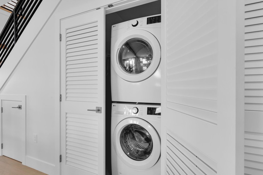 MARATHON, Florida, 33050, United States, 6 Bedrooms Bedrooms, ,6.5 BathroomsBathrooms,Residential,Forsale,2004345