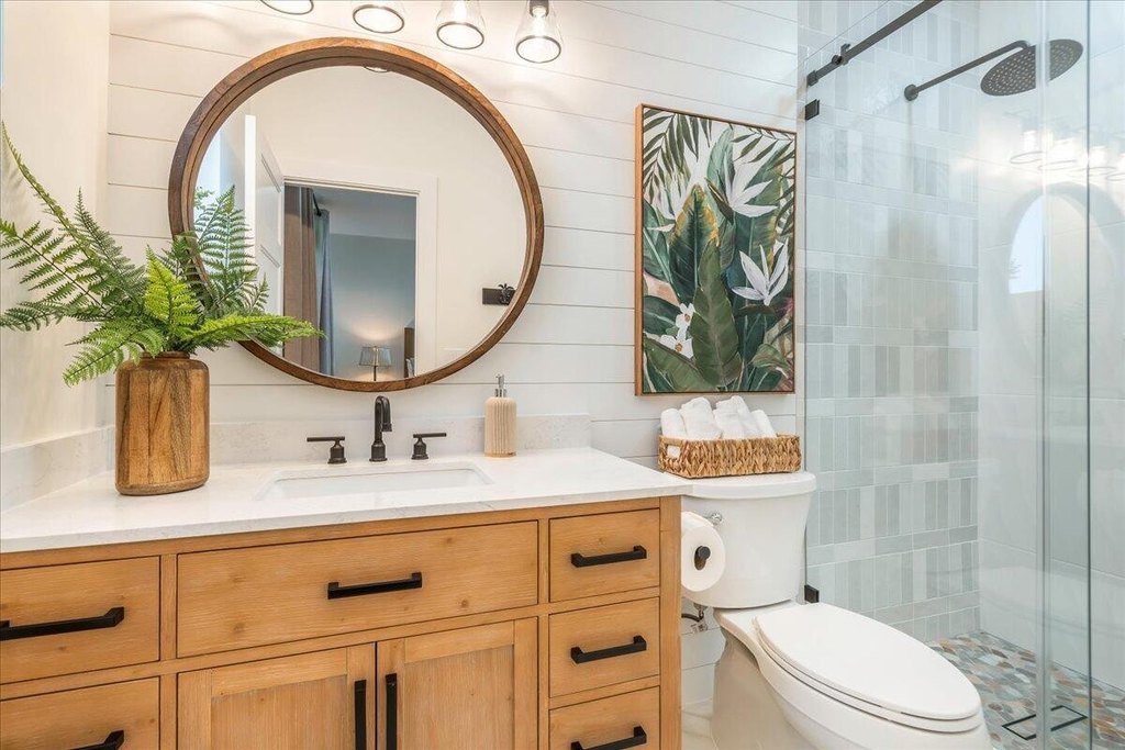 MARATHON, Florida, 33050, United States, 6 Bedrooms Bedrooms, ,6.5 BathroomsBathrooms,Residential,Forsale,2004345