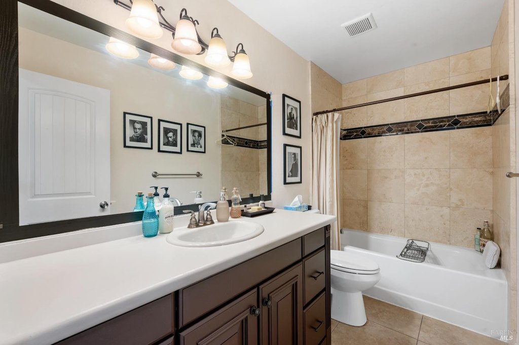 Santa Rosa, California, 95405, United States, 4 Bedrooms Bedrooms, ,2.5 BathroomsBathrooms,Residential,Forsale,2004741