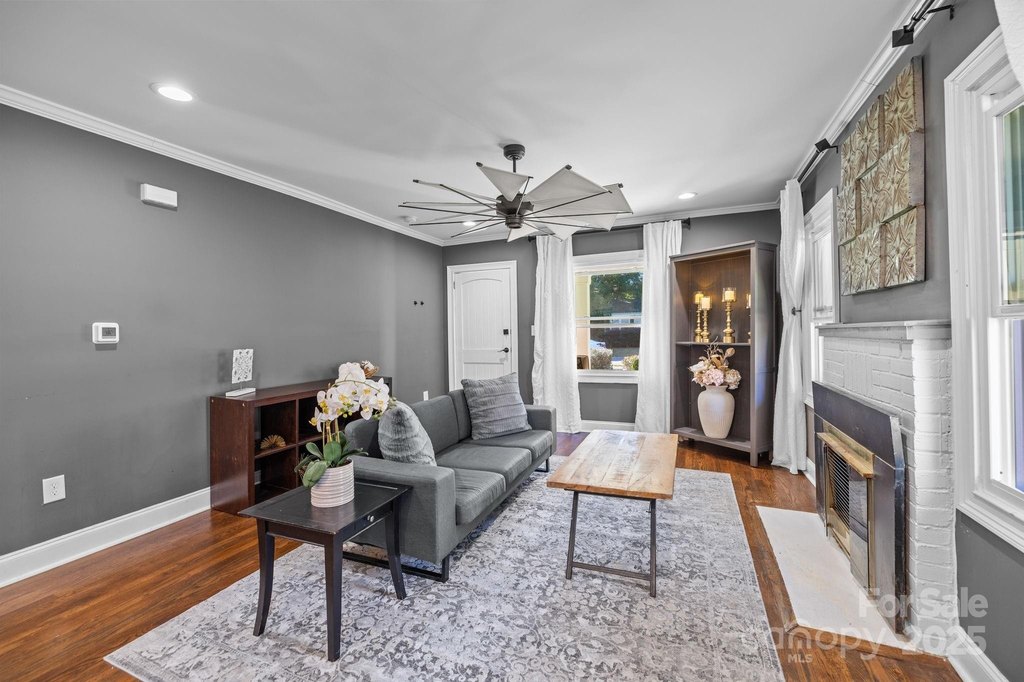 Charlotte, North Carolina, 28205, United States, 2 Bedrooms Bedrooms, ,2 BathroomsBathrooms,Residential,Forsale,2004560