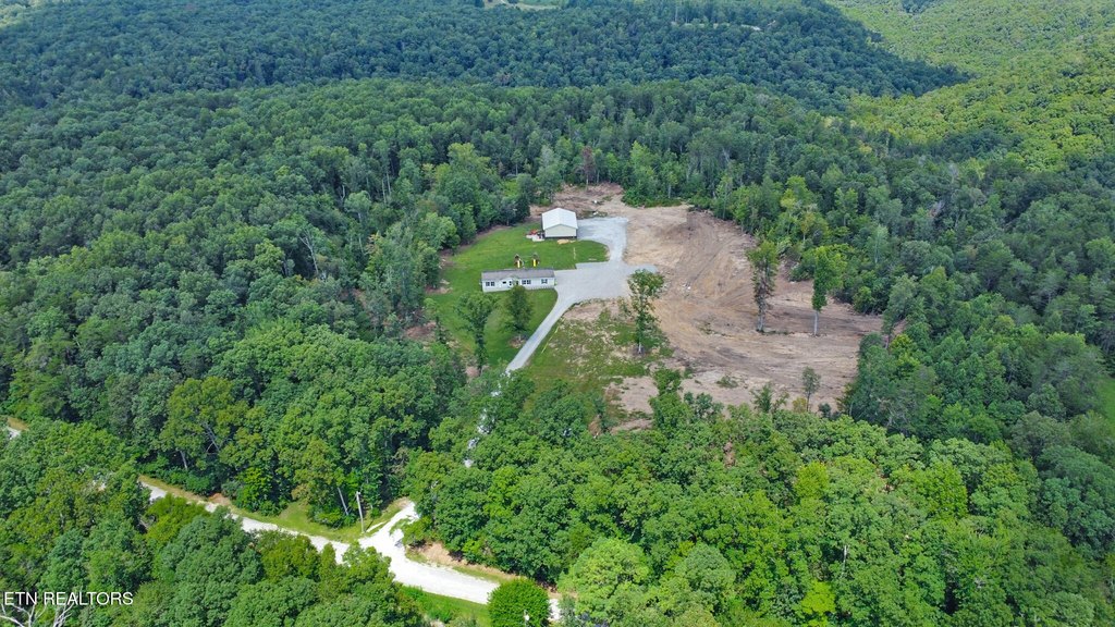 Crossville, Tennessee, 38571, United States, 4 Bedrooms Bedrooms, ,2 BathroomsBathrooms,Residential,Forsale,1996592