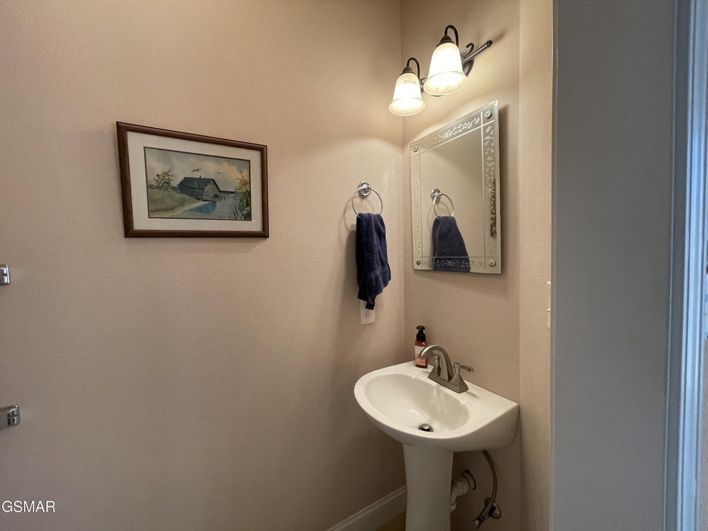 Dandridge, Tennessee, 37725, United States, 3 Bedrooms Bedrooms, ,2.5 BathroomsBathrooms,Residential,Forsale,1999447