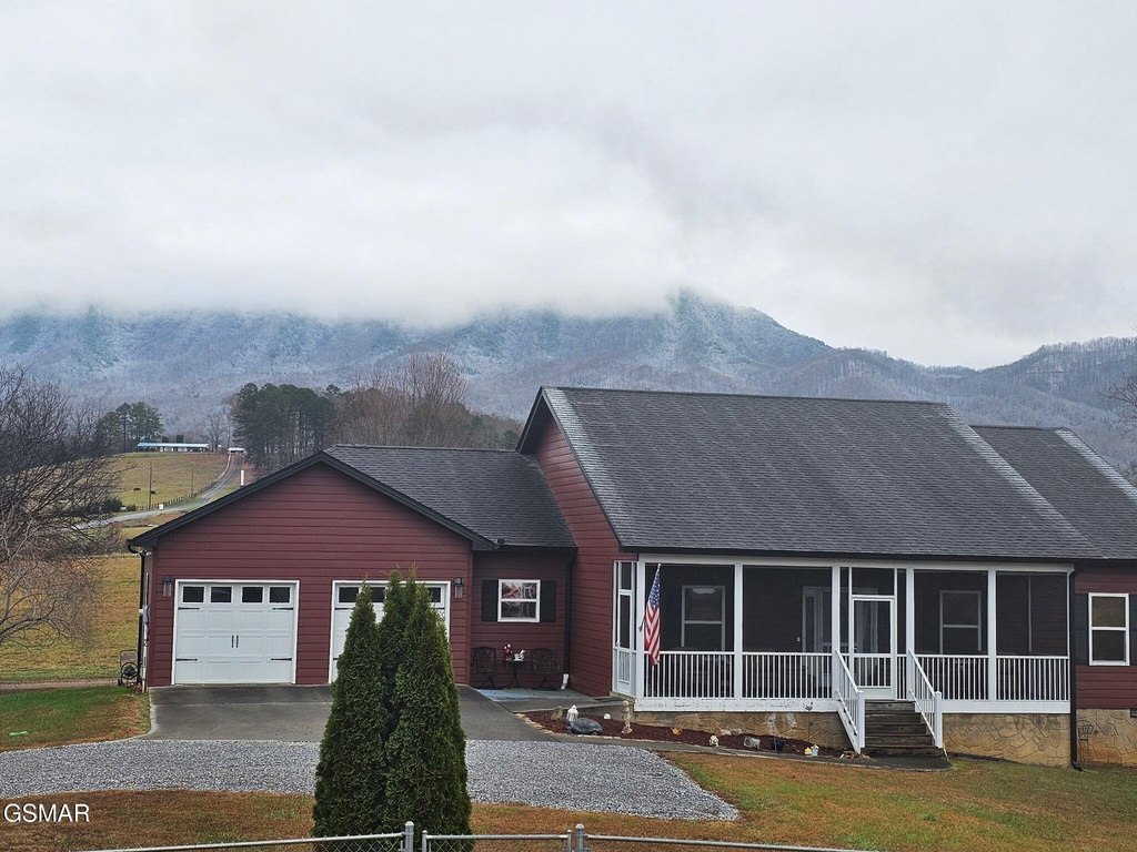 Dandridge, Tennessee, 37725, United States, 3 Bedrooms Bedrooms, ,2.5 BathroomsBathrooms,Residential,Forsale,1999447