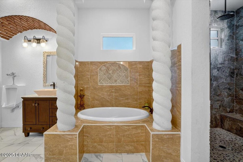 Port Orange, Florida, 32129, United States, 4 Bedrooms Bedrooms, ,3.5 BathroomsBathrooms,Residential,Forsale,2014436