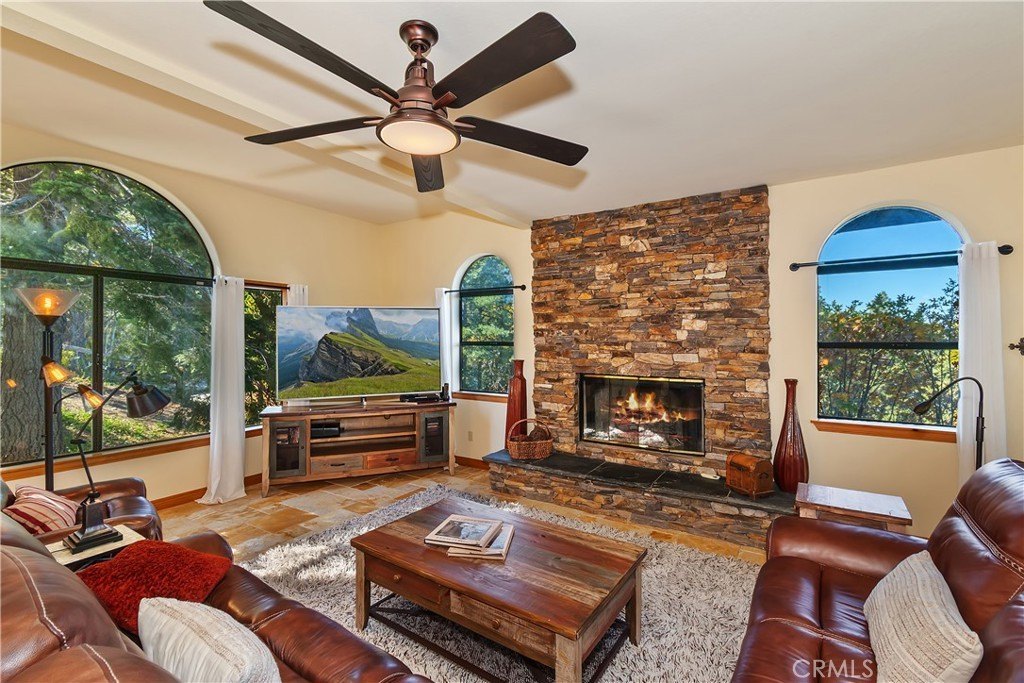 Lake Arrowhead, California, 92352, United States, 4 Bedrooms Bedrooms, ,3 BathroomsBathrooms,Residential,Forsale,2000289