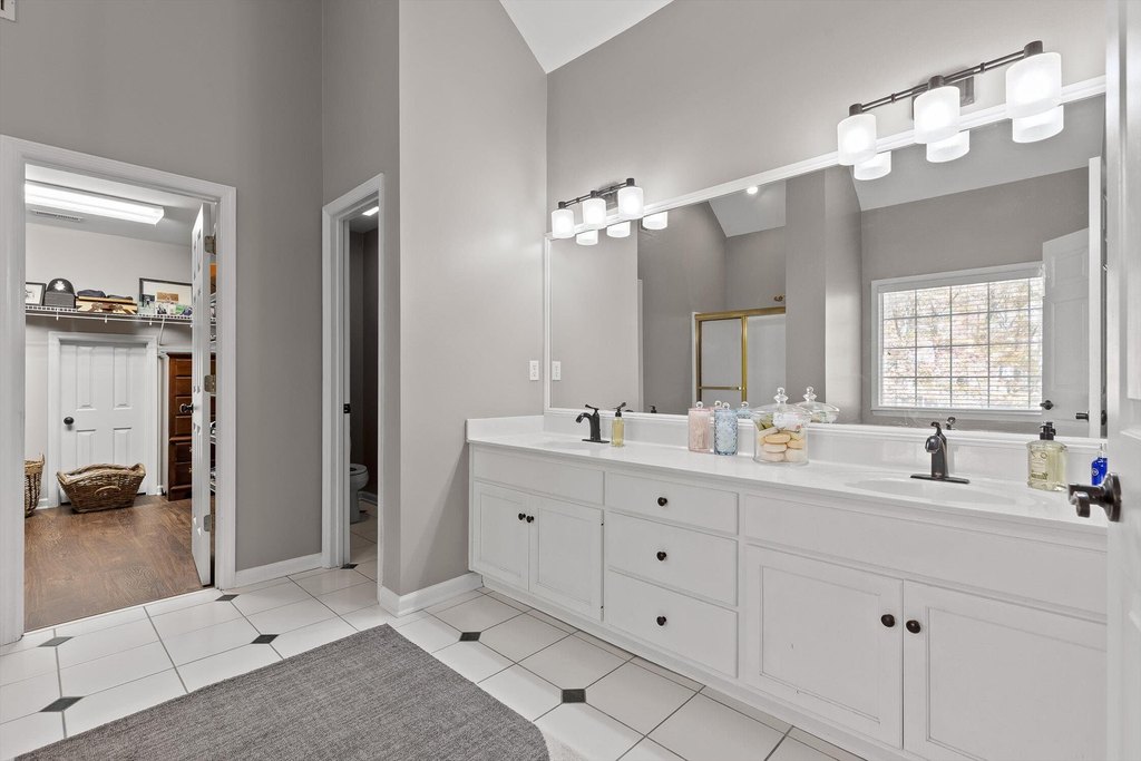 Signal Mountain, Tennessee, 37377, United States, 5 Bedrooms Bedrooms, ,3 BathroomsBathrooms,Residential,Forsale,2004663