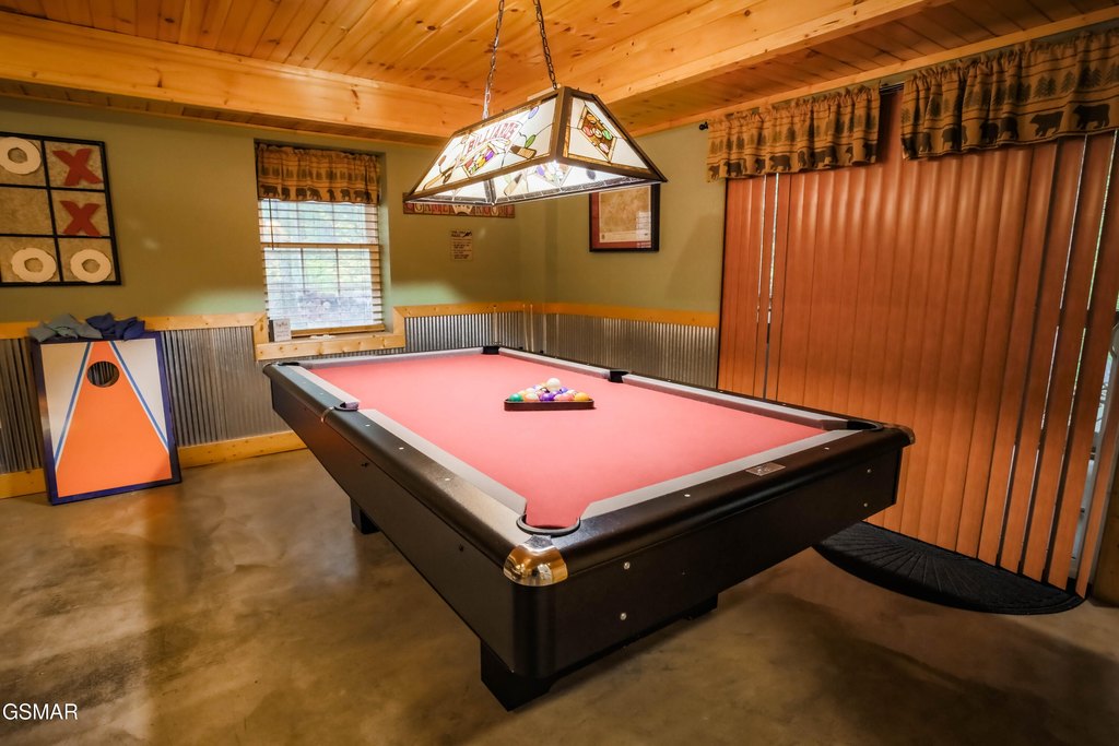 Sevierville, Tennessee, 37862, United States, 2 Bedrooms Bedrooms, ,2.5 BathroomsBathrooms,Residential,Forsale,1999461