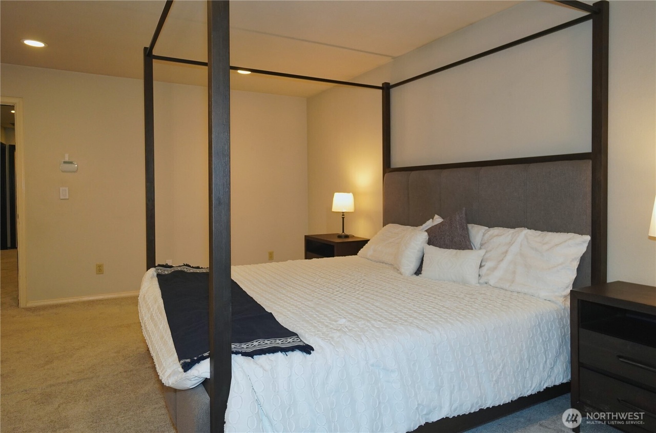 Maple Valley, Washington, 98038, United States, 4 Bedrooms Bedrooms, ,2 BathroomsBathrooms,Residential,Forsale,1990719