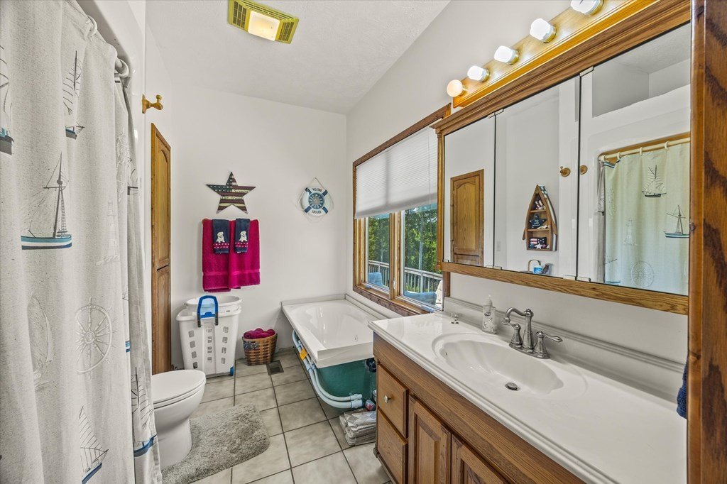 Byrdstown, Tennessee, 38549, United States, 5 Bedrooms Bedrooms, ,4 BathroomsBathrooms,Residential,Forsale,1952666