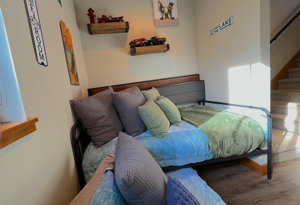 McCall, Idaho, 83638, United States, 2 Bedrooms Bedrooms, ,2.5 BathroomsBathrooms,Residential,Forsale,1996724