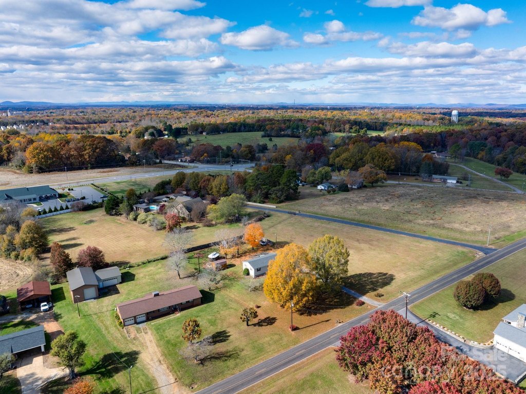 Newton, North Carolina, 28658, United States, 3 Bedrooms Bedrooms, ,2.5 BathroomsBathrooms,Residential,Forsale,2007721