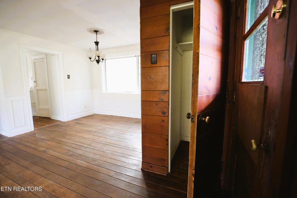 Knoxville, Tennessee, 37920, United States, 2 Bedrooms Bedrooms, ,1 BathroomBathrooms,Residential,Forsale,1999470