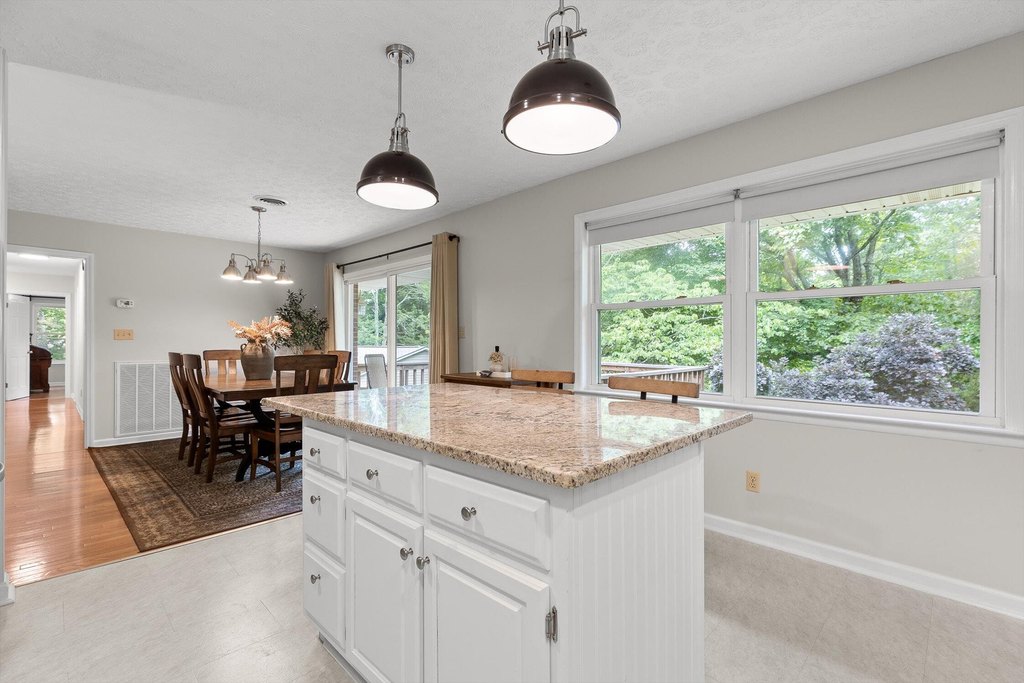 Signal Mountain, Tennessee, 37377, United States, 4 Bedrooms Bedrooms, ,4 BathroomsBathrooms,Residential,Forsale,1894388