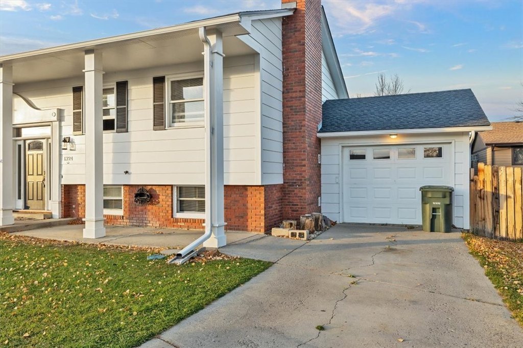 Billings, Montana, 59105, United States, 6 Bedrooms Bedrooms, ,4 BathroomsBathrooms,Residential,Forsale,2004458