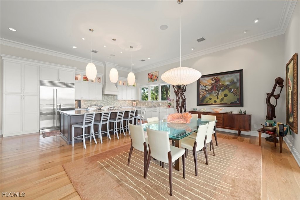 Sanibel, Florida, 33957, United States, 5 Bedrooms Bedrooms, ,4.5 BathroomsBathrooms,Residential,Forsale,1998638