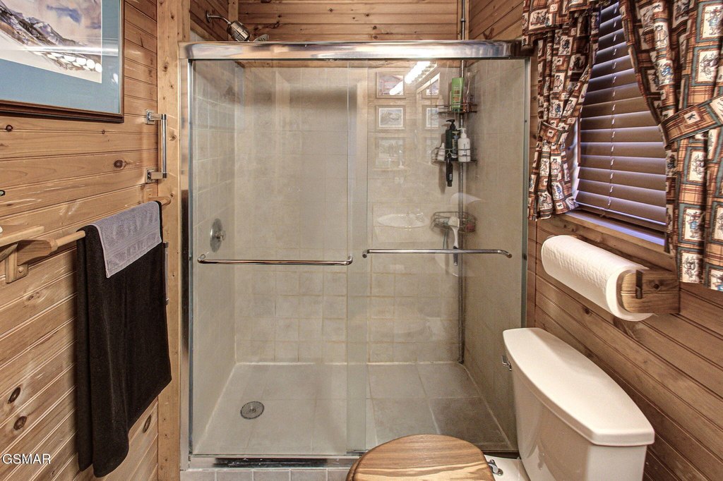 Gatlinburg, Tennessee, 37738, United States, 2 Bedrooms Bedrooms, ,2 BathroomsBathrooms,Residential,Forsale,1999455