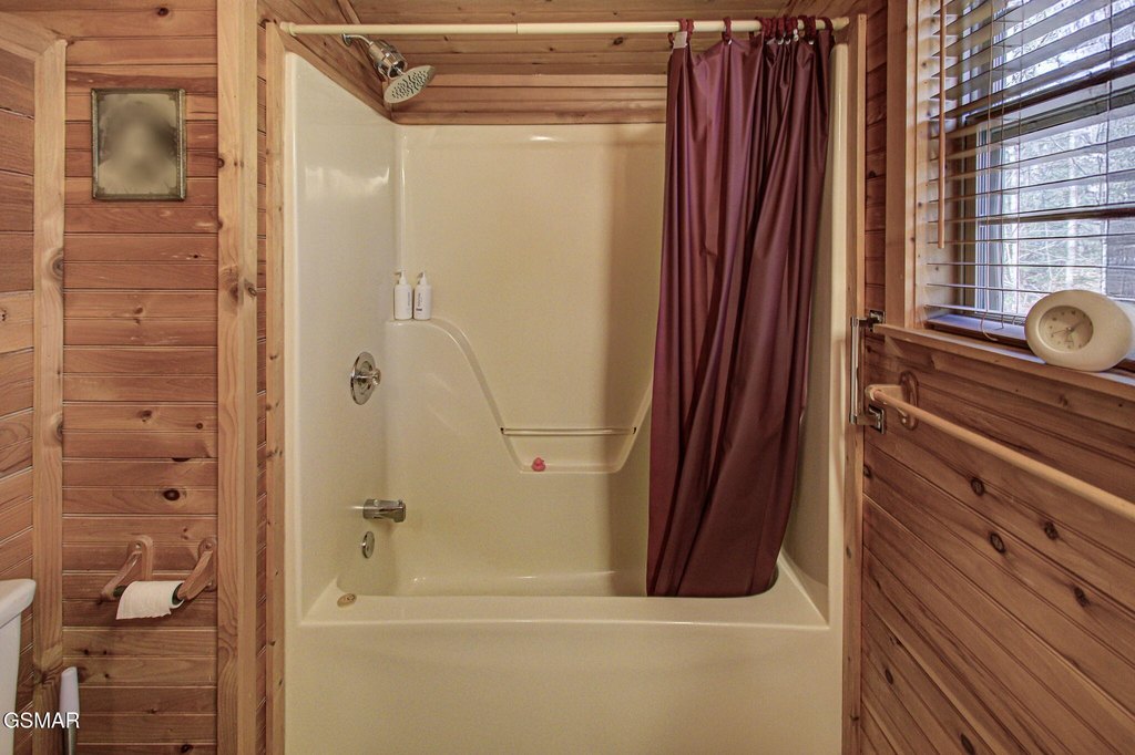 Gatlinburg, Tennessee, 37738, United States, 2 Bedrooms Bedrooms, ,2 BathroomsBathrooms,Residential,Forsale,1999455